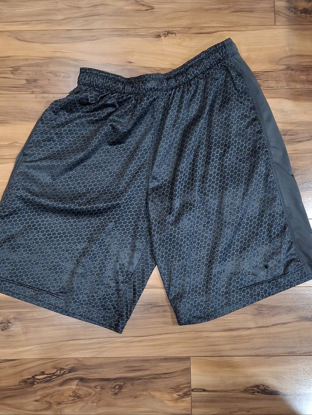 Men's Nike Size Medium Athletic Mesh Shorts - Black